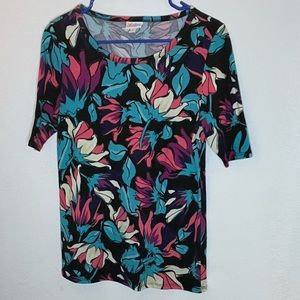 Size medium lularoe shirt